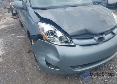 2010 Toyota Sienna Xle z USA, uszkodzony, nr VIN 5TDYK4CCXAS299246